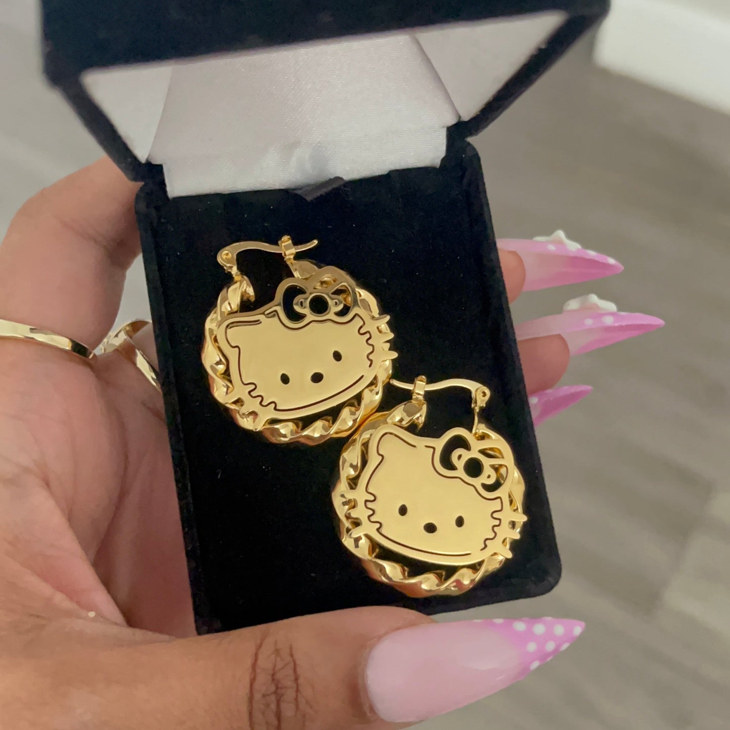 HK Twisty Hoops